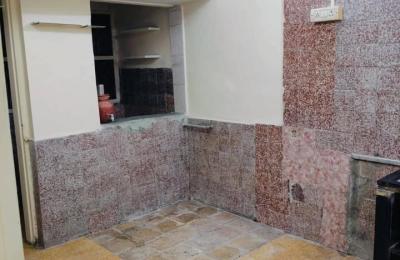 🏠 Beautiful 1BHK Flat for Rent – Masjid Bunder