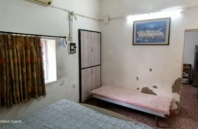 🏠 2 BHK Semi-Furnished Flat for Rent – Ruturaj Flat, Paldi