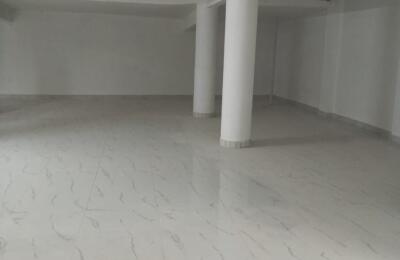 🏢 Showroom Space for Rent