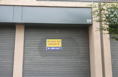 🏬 Commercial Shop – For Rent