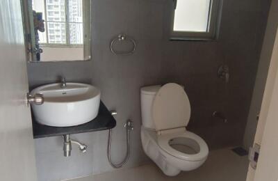 🏢 FOR RENT – 2BHK Semi-Furnished Apartment