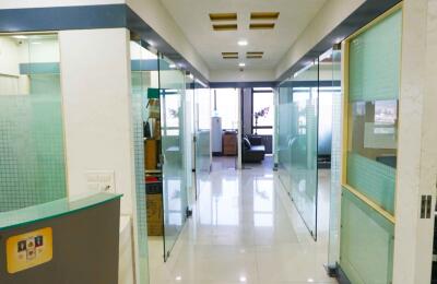 🏢 Fully Furnished Office – Sola