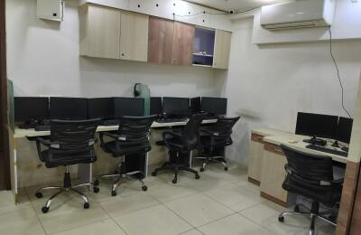 🏢 Semi-Furnished Office Space for Rent
