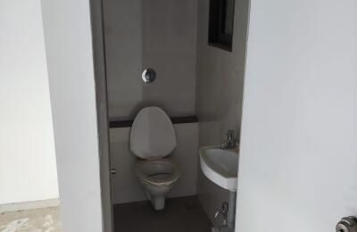 🏢 Office Space – For Rent