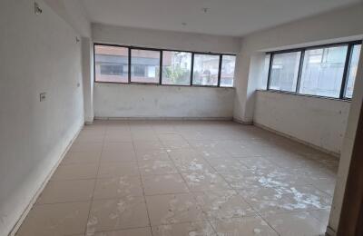 🏢 Unfurnished Office for Rent