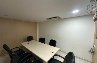 🏢 Semi-Furnished Office Space for Rent