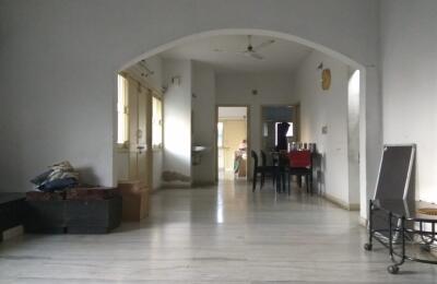 🏠 3BHK Low-Rise Semi-Furnished Apartment for Rent